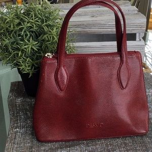 Desmo woman’s burgandy handbag